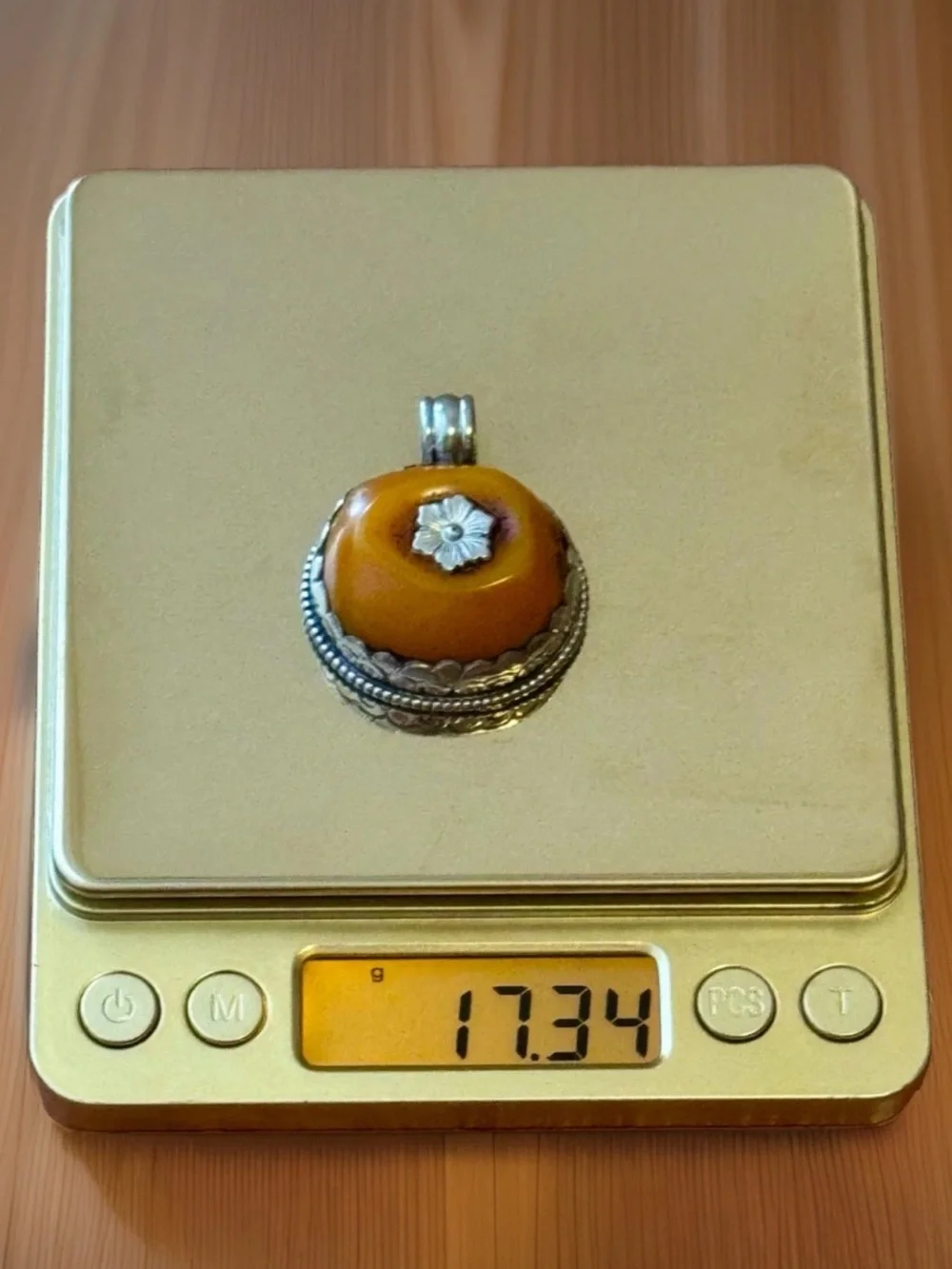 Vintage Hand Carved Traditional Tibetan Amber Bakelite Pendant Set In Silver 17g